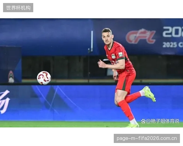 河南队客场防线形同虚设,南基一的防守反击战术未能有效保护后场。 河南队客场防线形同虚设,南基一的防守反击战术未能有效保护后场。